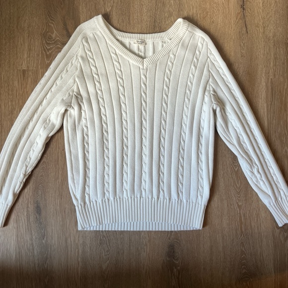 Brandy melville white sweater, amazing condition and looks great on - Picture 1 of 2